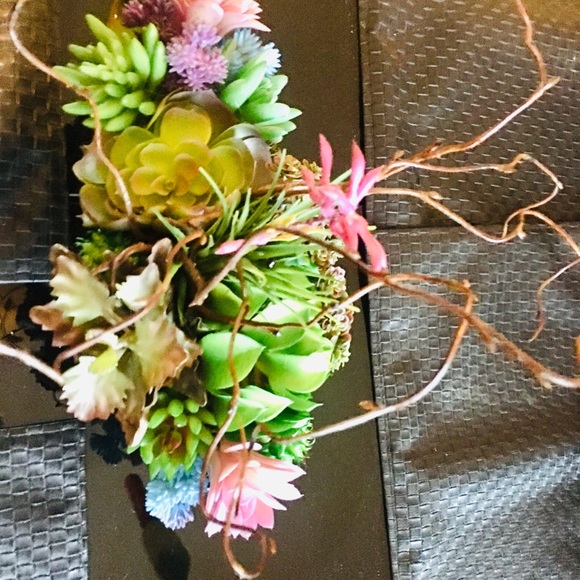 Artificial succulents arrangement - Picture 2 of 4